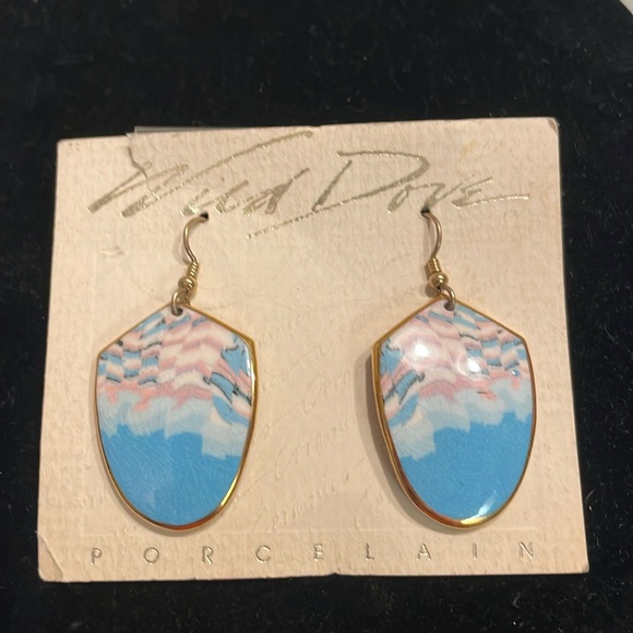 NWT 2” Mud Dove Collection gold plated hand crafted & painted dangle earrings - Picture 1 of 12